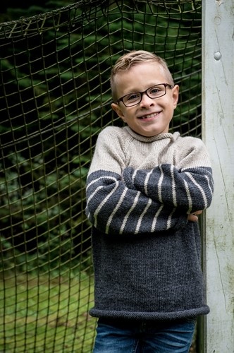 128-1 To-farvet sweater i Mayflower Easy Care Classic