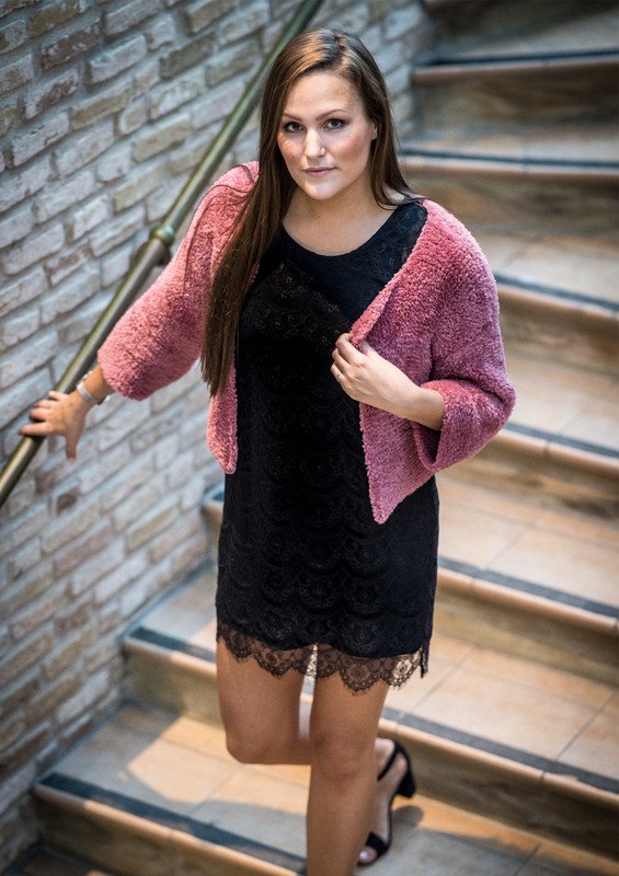 Moderne kort jakke i imiteret pels i Mayflower Fur