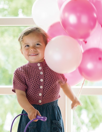 Opskrift fra DU STORE ALPAKKA FIN fra bogen "I all enkelhet" - Design 24 - Bursdagsbolero